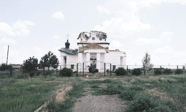 Eine zerstörte Kirche in Torezk im Norden von Donezk, aufgenommen Anfang der Woche.