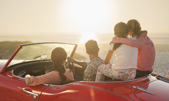 Bei Arno Frank glaubt der Sohn an einen Urlaubstrip nach Nizza – dabei ist der Vater auf der Flucht. Er hat Geld unterschlagen.