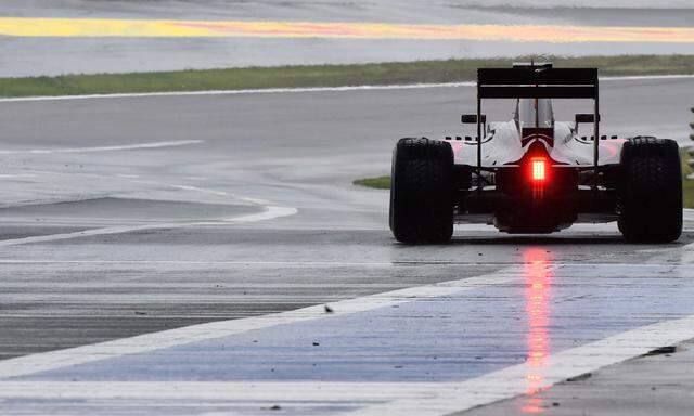 Kein Bremslicht, obwohl bei McLaren und Fernando Alonso weiterhin vieles auf Stillstand schließen lässt.