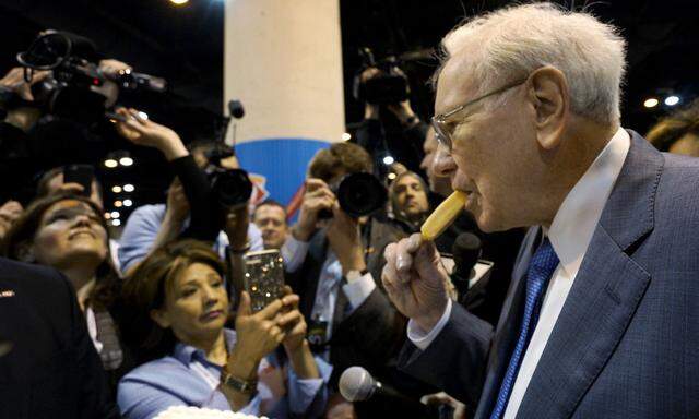 Berkshire Hathaway CEO Warren Buffett enjoys a Dairy Queen ice cream bar prior to the Berkshire annual meeting in Omaha