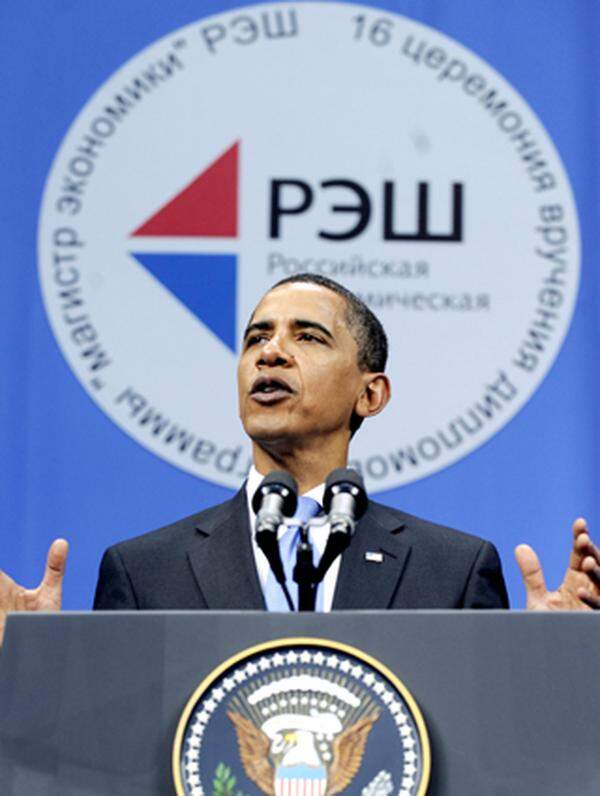 In einer Rede vor russischen Studenten rief Obama zur Überwindung des gegenseitigen Misstrauens zwischen Russland und den USA auf. Die Welt brauche ein starkes Russland, das nicht mehr in Kategorien des Kalten Krieges denkt.