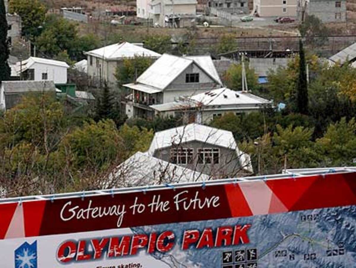 Russland richtet 2014 erstmals Winterspiele aus.  Sotschi ist eines der größten russischen Entwicklungsprojekte der Geschichte. Die meisten Bauprojekte beginnen bei Null, fertige Wettkampfstätten sind bis dato keine vorhanden. Dafür können laut Angaben der Bewerber nun die modernsten Technologien in den Sport- und Touristenzentren verwendet werden.