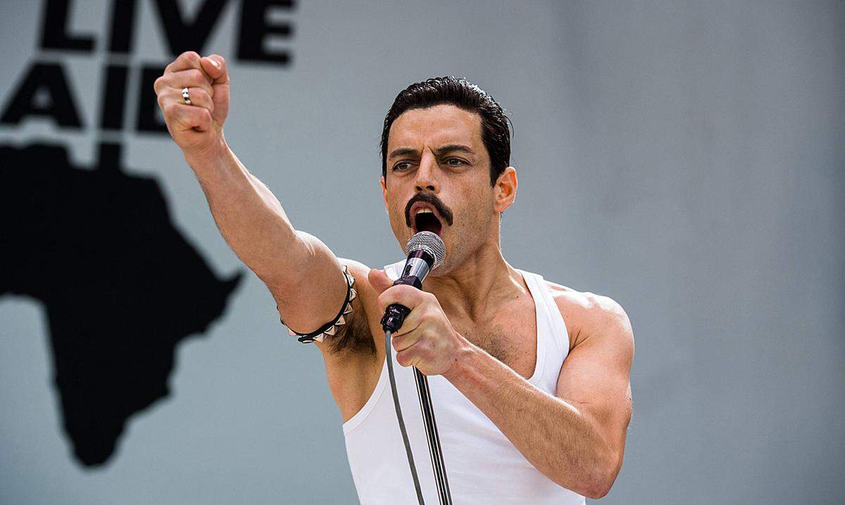 In dem Film, der nicht jedes historische Detail ganz genau nahm, überzeugte Malek mit einem intensiven Spiel, für das er sich jede Bewegung Mercurys einverleibte. Höhepunkt ist dabei der "Live Aid"-Auftritt der Band von 1985, der minutiös nachgestellt wurde.