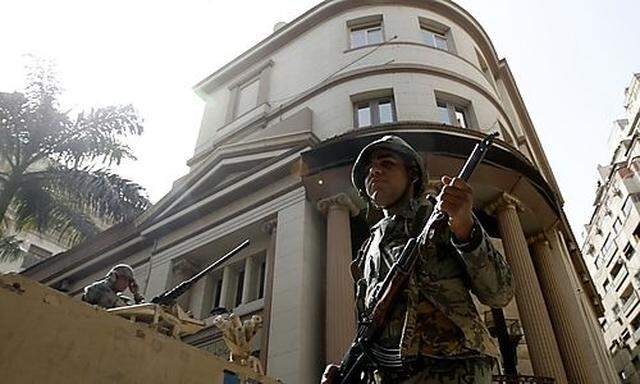 Egyptian Army soldiers guard the stock exchange in Cairo