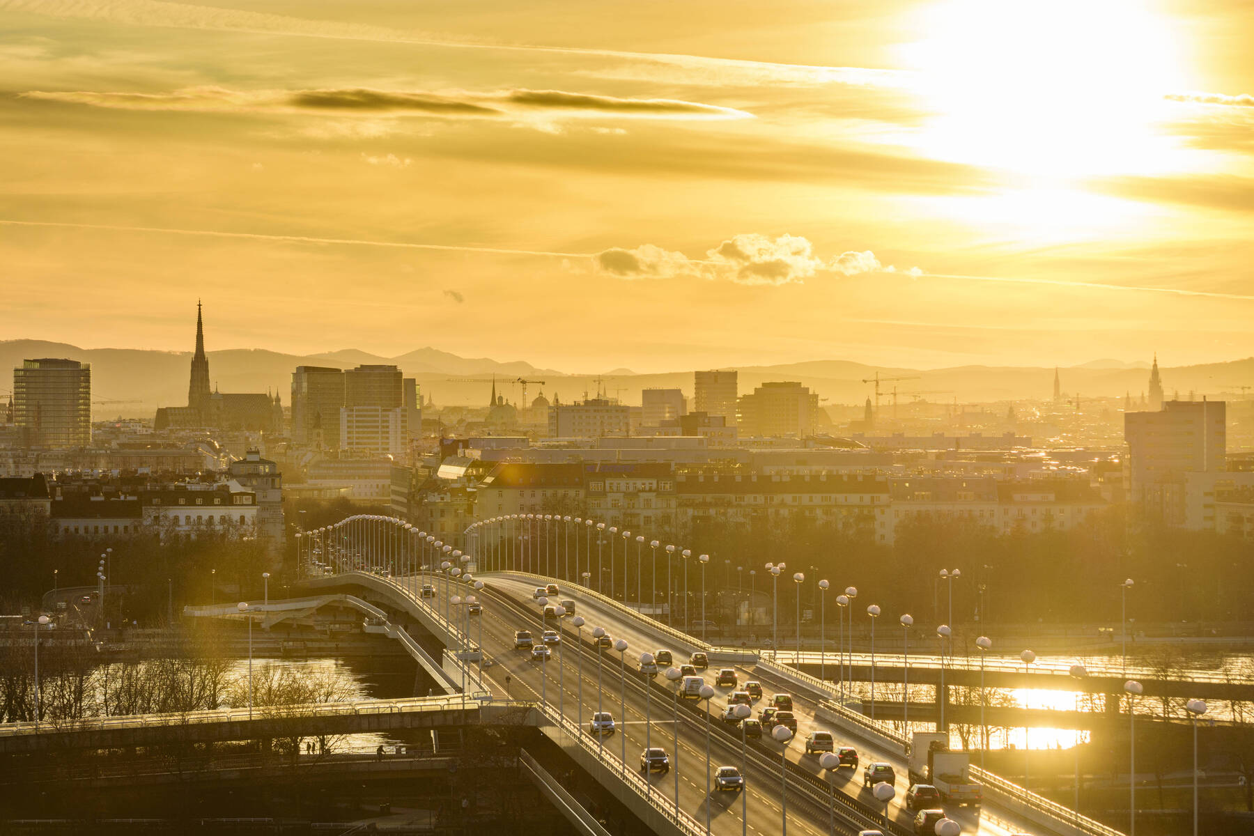 Austrian Stocks: Experts Raise Price Targets, Three Recommended for Purchase