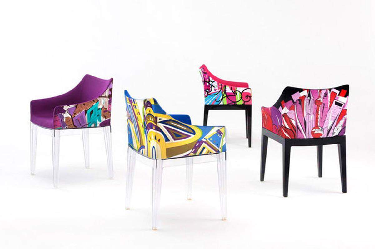 Farbenfrohe Plastikstühle kommen heraus, wenn sich Kartell und Emilio Pucci zusammentun. Der "Madame"-Stuhl wurde von Designer Philippe Starck entworfen.