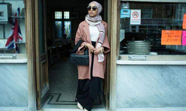 Als erstes Hidschab-Model der Welt gilt aber Mariah Idrissi, die bereits 2015 in einem Werbespot von H&M zu sehen war.