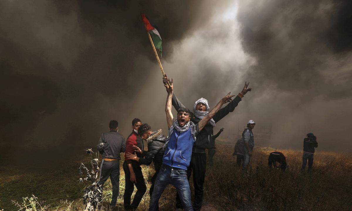 6. April 2018. Palästinensische Demonstranten gerieten mit israelischen Sicherheitskräften an der Grenze des Gazastreifens bei Gaza-Stadt aneinander. Der Nahost-Konflikt kam auch im vergangenen Jahrzehnt einer Lösung nicht näher.