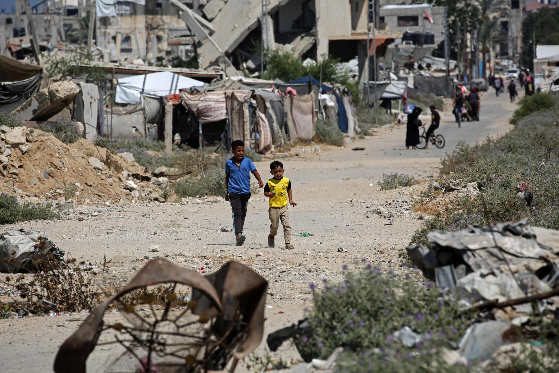 Israel builds earthen barrier through Gaza Strip