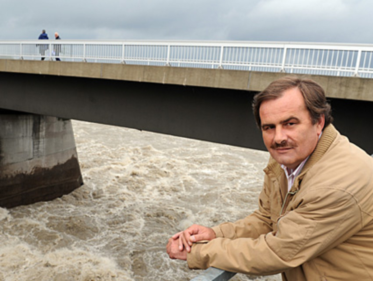 Wenn die Donau Hochwasser führt, sitzt er durchgehend in einem bunkerartigen Raum und beobachtet den Pegelstand des Flusses. Der stieg zuletzt so schnell, dass Wilhelm Klikovits beinahe das Donauinselfest verhindert hätte.