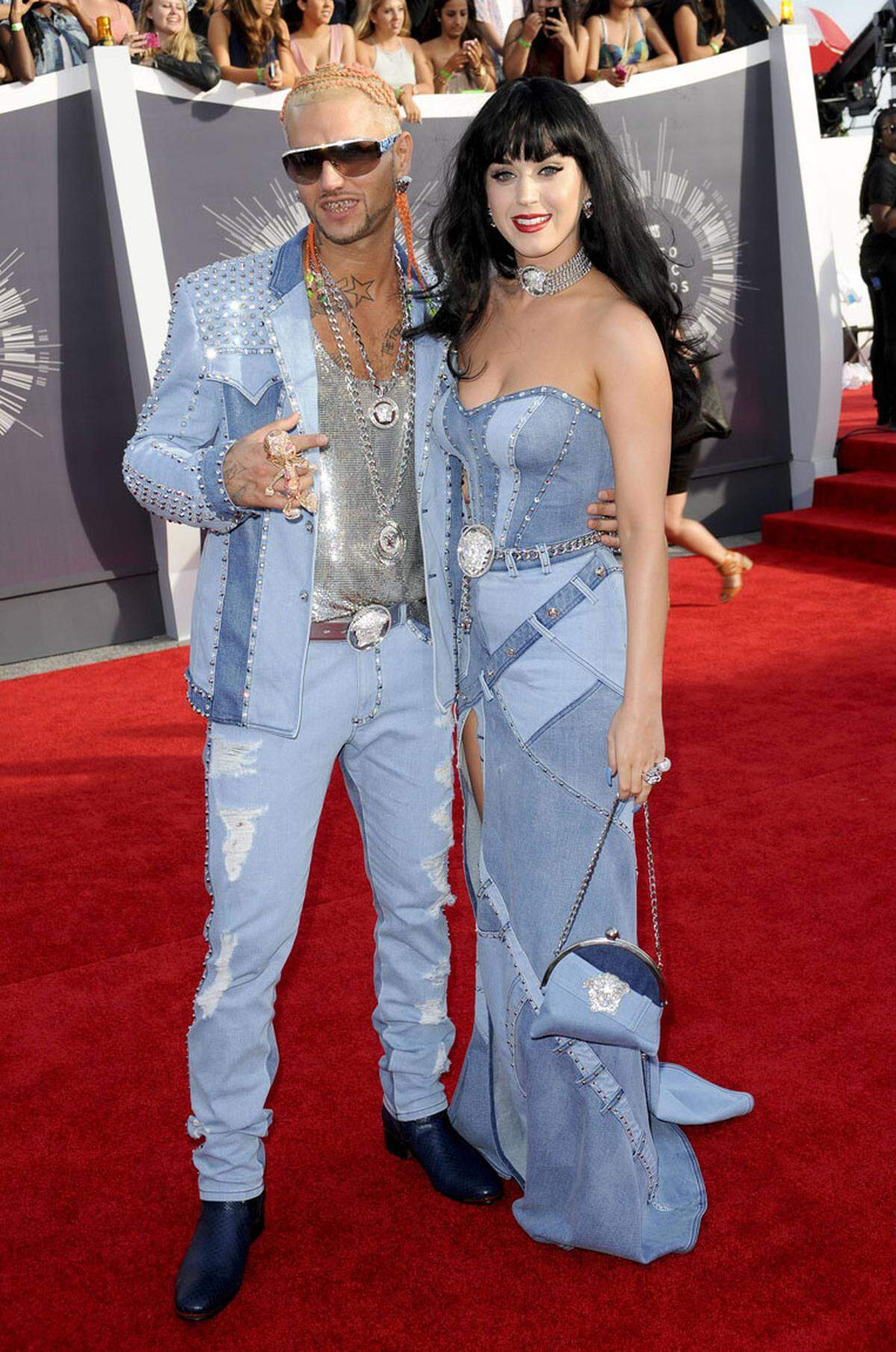 Als Musikerin Katy Perry und Rapper Riff Raff bei den MTV Video Music Awards im jeanslastigen Partnerlook kamen, wird sich wohl der ein oder andere an das Jahr 2001 zurück erinnert haben.
