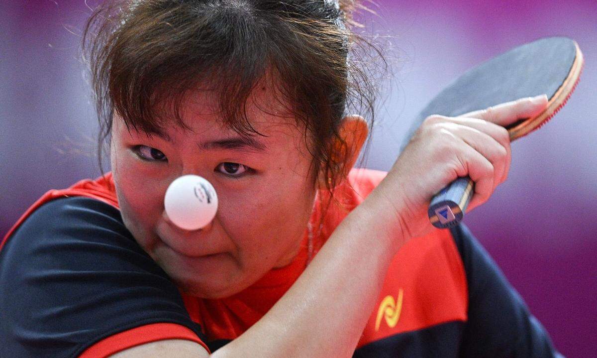11. Mai. Die Malaysische Tischtennisspielerin Alice Chang konzentriert sich auf den nächsten Schlag. Ein besonderer Schnappschuss.