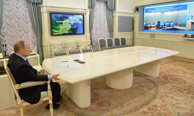 MOSCOW RUSSIA DECEMBER 15 2015 Russia s president Vladimir Putin looks at a video screen during