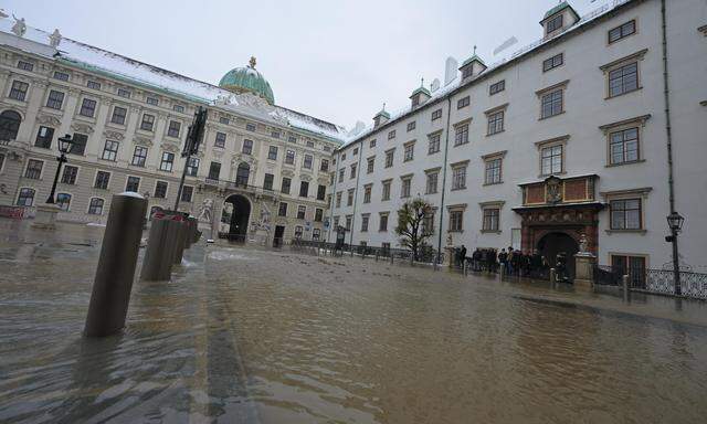 Der überflutete Innere Burghof der Hofburg.