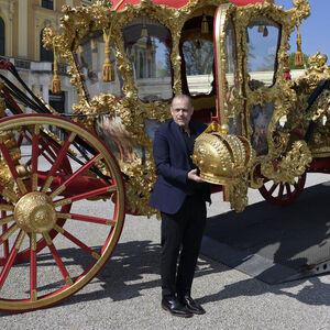 Die Inszenierung sei „keine Huldigung an die Habsburger“ betont Gery Keszler. 