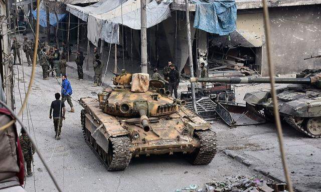 Ein Bild aus einem von den Regierungstruppen zurückerobertes Viertel von Aleppo.