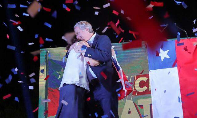 Der ultrakonservative Anwalt Jose Antonio Kast gewinnt die erste Runde der Präsidentschaftswahlen in Chile.