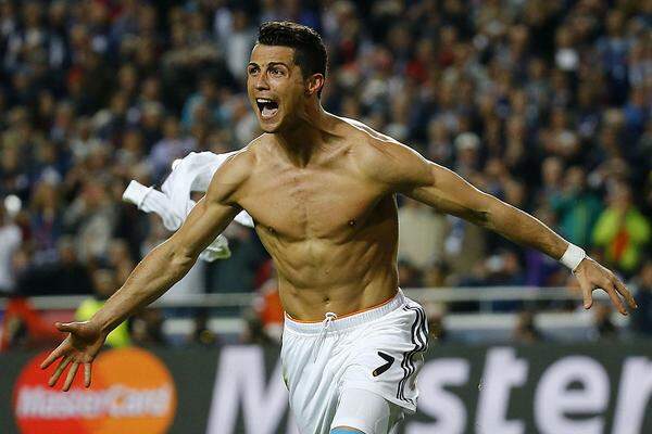 Auch die Saison 2013/14 endete erfolgreich: Ronaldo feierte Meisterschaft, Cup (gegen Barcelona) und "La Decima" (gegen Atletico Madrid), den zehnten Europapokalsieg, mit Real Madrid. Mit 31 Toren in 30 Ligaspielen sicherte er sich zum zweiten Mal die spanische Torschützenkrone und wurde zum dritten Mal mit dem Goldenen Schuh als bester Torjäger Europas ausgezeichnet.