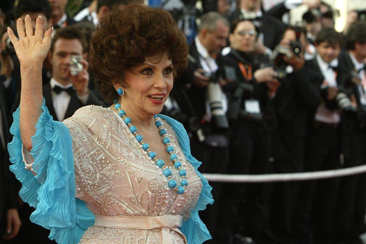 Der österreichische Baumeister Richard Lugner lädt schon seit 1991 diverse Stars in seine Opernball-Loge ein, den Anfang der prominent besetzten Liste macht die italienische Schauspielerin Gina Lollobrigida.