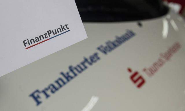 FinanzPunkt Taunus Sparkasse und Frankfurter Volksbank f�hren gemeinsame Filialen ein Ein Mann h�