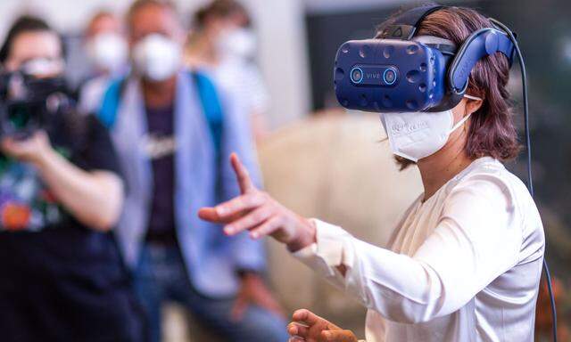 Mark Zuckerberg zufolge werden die VR-Brillen in wenigen Jahren in unserem Alltag angekommen sein.  