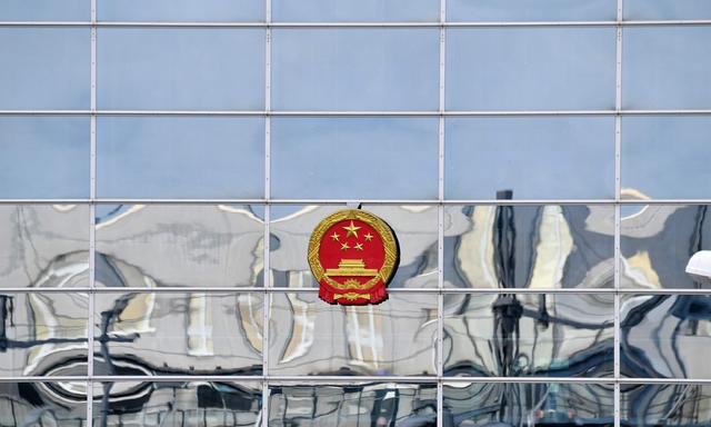 Die Fassade der chinesischen Botschaft in Berlin. 