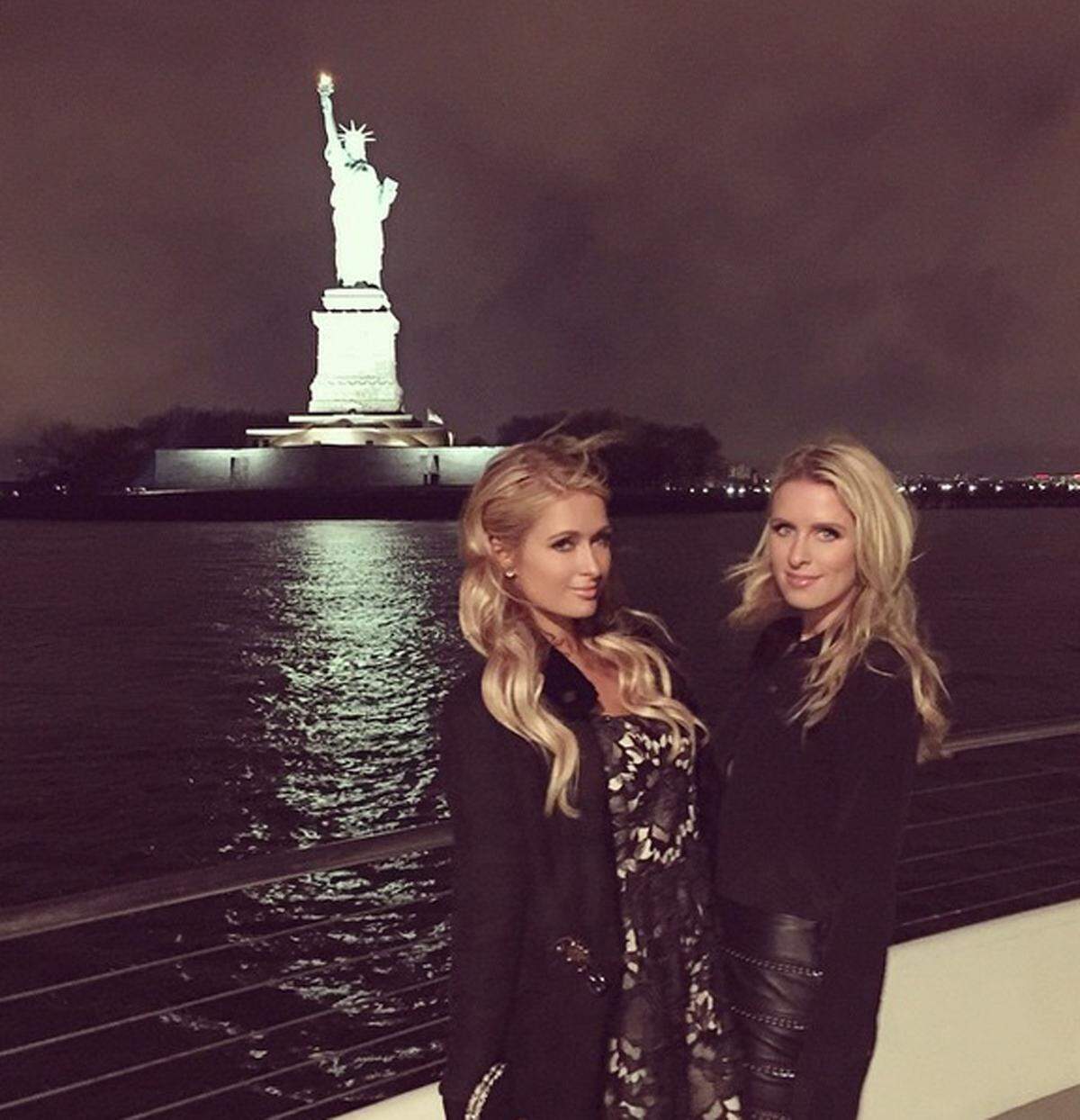 Paris und Nicky Hilton waren mit von der Partie.