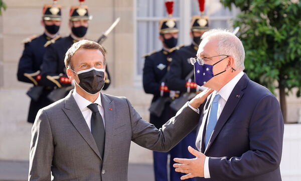 Archivbild. Am 15. Juni war die Stimmung zwischen Frankreich und Australien noch bestens - hier bei einem Besuch Morrisons in Paris bei Macron.
