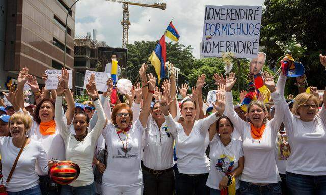 Venezuelan opposition leader Maria Corina Machado 4R participate with a group of women in a demons