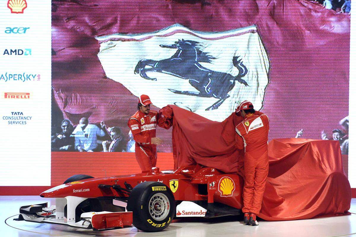 Verlieren verboten: Mit dem F150 will Ferrari die Formel-1-WM-Schmach von 2010 tilgen. Der schärfster Rivale von Weltmeister Sebastian Vettel, Fernando Alonso, lüftete im Ferrari-Firmensitz in Maranello das Geheimnis um sein neues Auto als Erster. Die Scuderia setzte bei der Präsentation des 2011er-Boliden einmal mehr auf Pathos und Entschlossenheit.