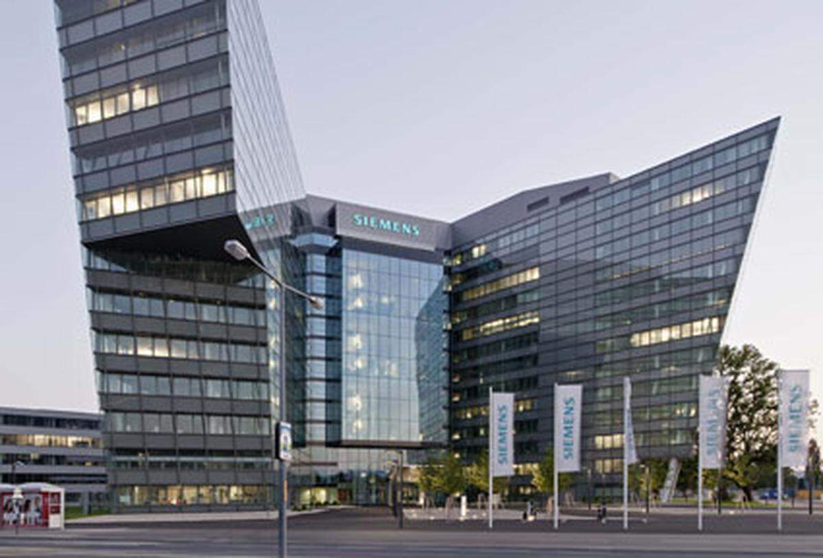 Die Siemens City ist das erste Bürogebäude in Österreich mit einer offiziellen LEED-Gold Auszeichnung – einem Zertifikat für dauerhaften Klima- und Umweltschutz. Das Siemens Österreich-Headquarter in Wien-Floridsdorf spart durch den Einsatz moderner und hocheffizienter Gebäudetechnik rund 1.000 Tonnen CO2 pro Jahr.