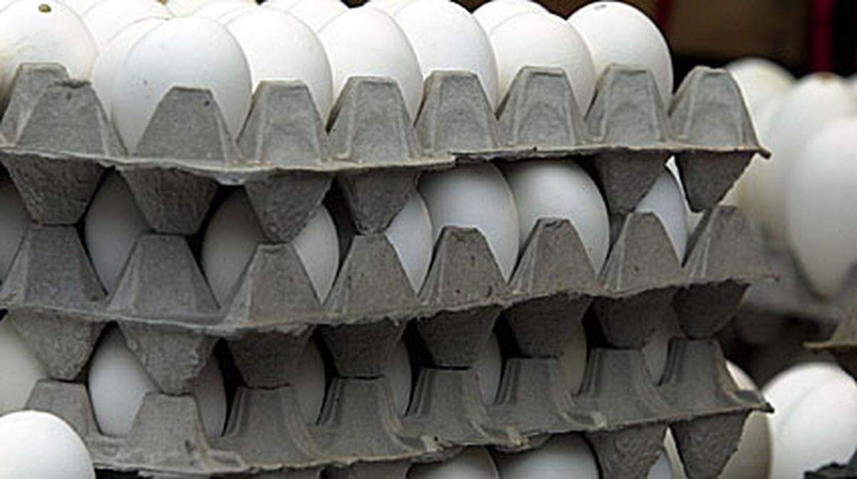 1,59 Milliarden Stück Eier wurden 2007 in Österreich gelegt. Das reicht gerade einmal für 77 Prozent des Bedarfs. Gegessen bzw. verbraucht werden pro Jahr und Person 236 Stück.