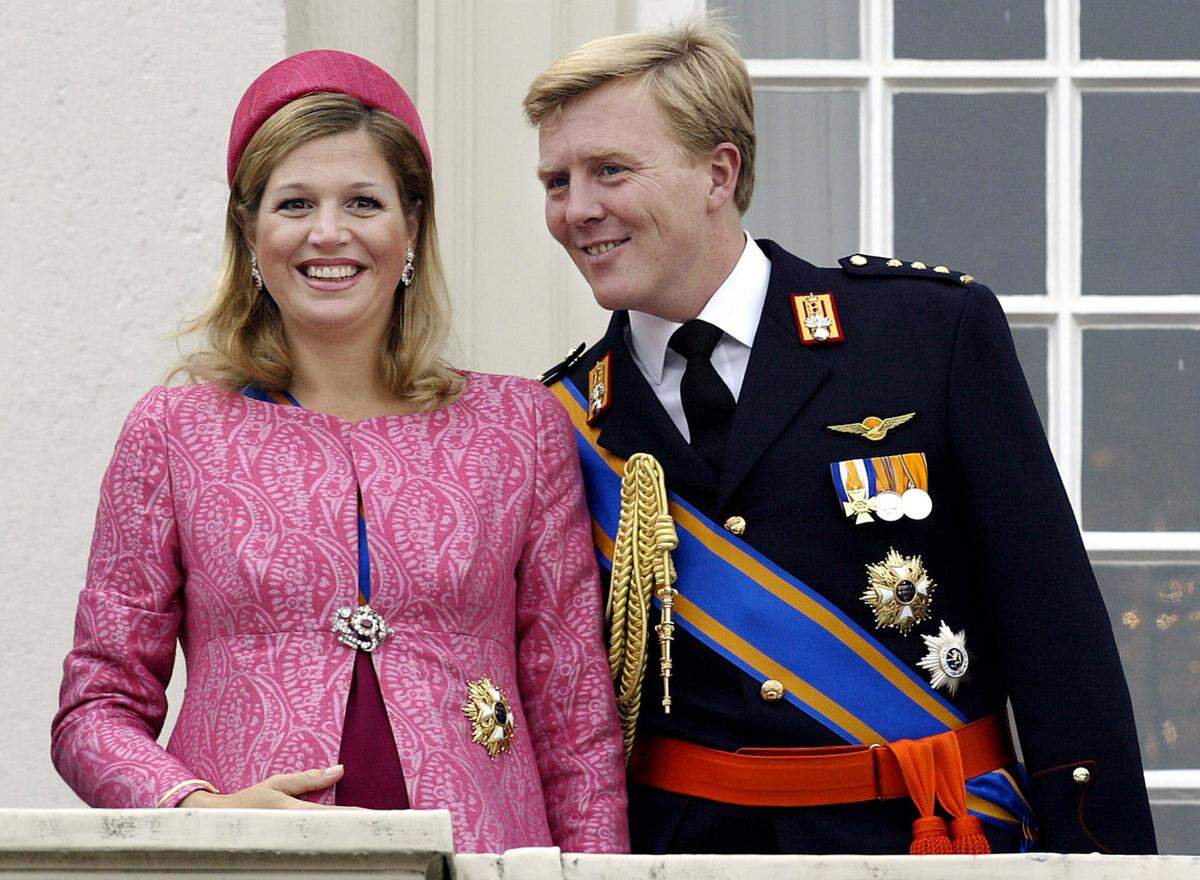 Prinzessin Máxima der Niederlanden 2003 bei ihrer ersten Schwangerschaft. Sie setzte auf Farbe und brachte im Dezember Catharina-Amalia Beatrix Carmen Victoria zur Welt.