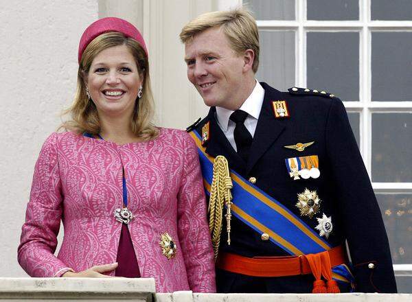 Prinzessin Máxima der Niederlanden 2003 bei ihrer ersten Schwangerschaft. Sie setzte auf Farbe und brachte im Dezember Catharina-Amalia Beatrix Carmen Victoria zur Welt.
