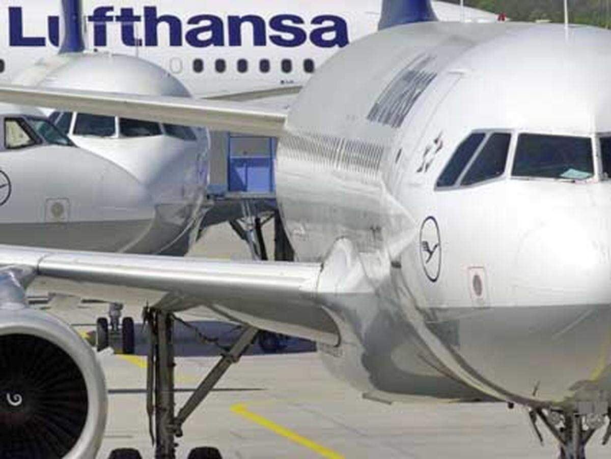 Die Deutsche Lufthansa ist nach der Air France KTM der zweitgrößte Carrier Europas und gehört zu den zehn größten der Welt. Sie steht laut Branchendienst aerosecure.de weltweit  - beim Umsatz auf Platz 7, - bei der Anzahl der Passagiere auf Platz 7, - beim Gewinn auf Platz 6. 