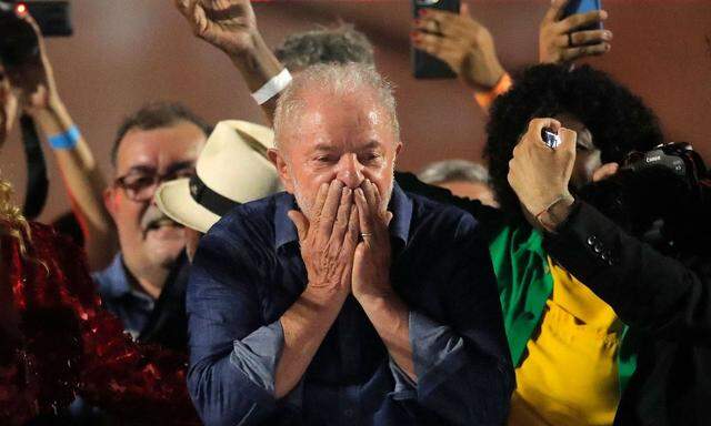 Lula hat die Präsidentschaftswahl am Sonntag knapp gegen Bolsonaro gewonnen.