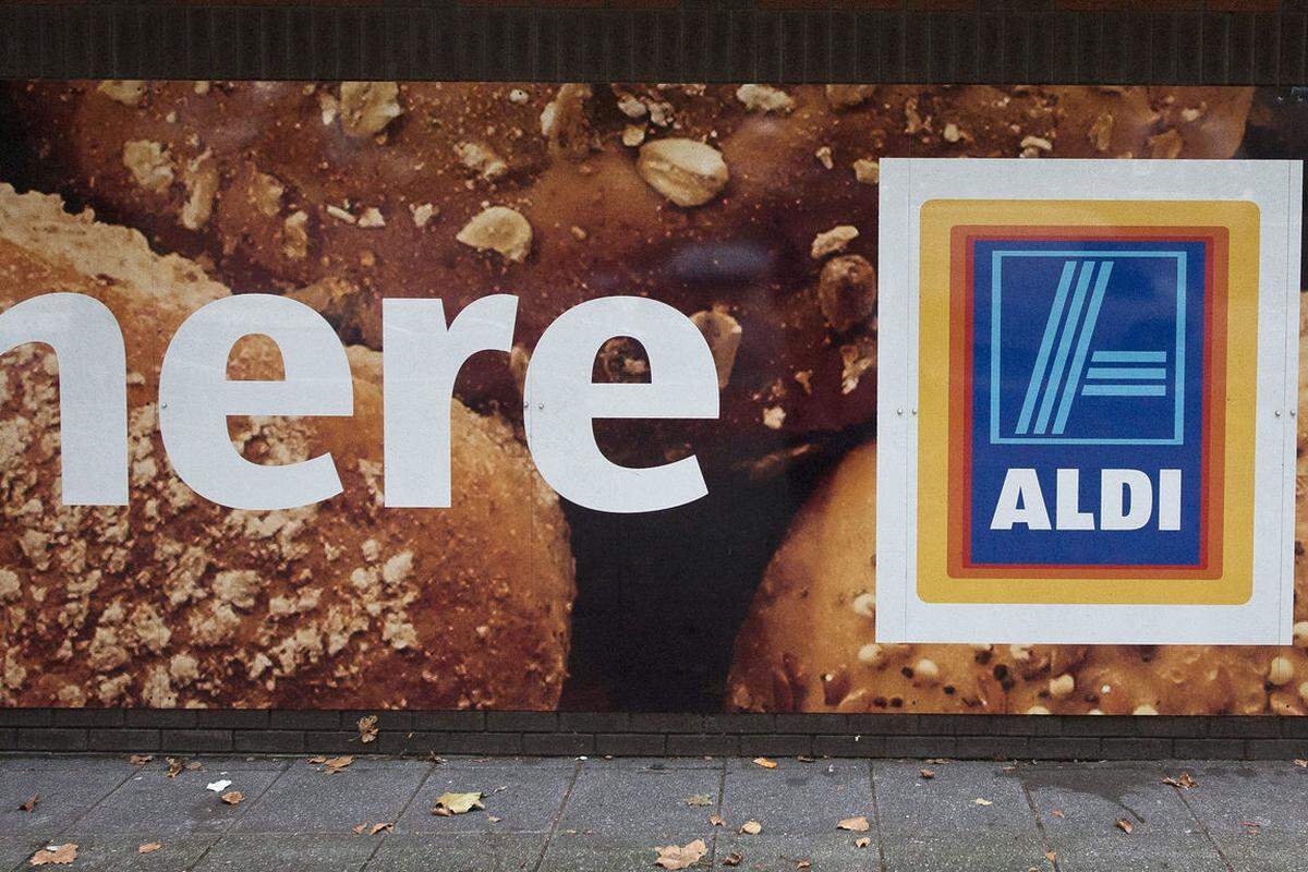Der Name Aldi ist eine Abkürzung und stand ursprünglich für Albrecht-Discount. In Österreich firmiert das Unternehmen unter dem Namen Hofer. Der Umsatz des Lebensmitteldiscounters stieg auf 73,0 Milliarden Dollar.