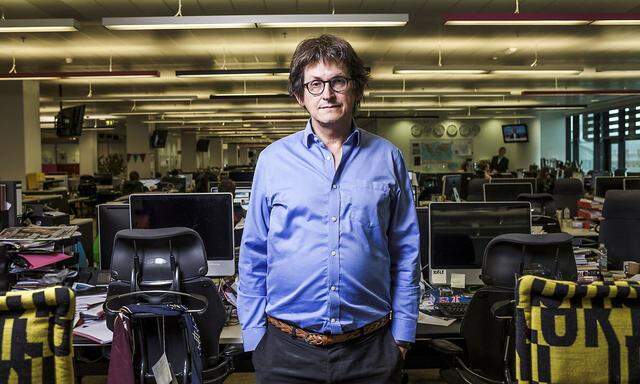 Alan Rusbridger, heute 64, war der längst dienende Chefredakteur des „Guardian“. Das Bild zeigt ihn im Jahr 2013 im Londoner Newsroom der Zeitung. [ laif/picturedesk.com ]