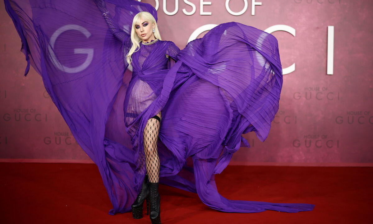 Lady Gaga bei der "House of Gucci"-Premiere, in einem Kleid der aktuellen Kollektion des Modehauses.