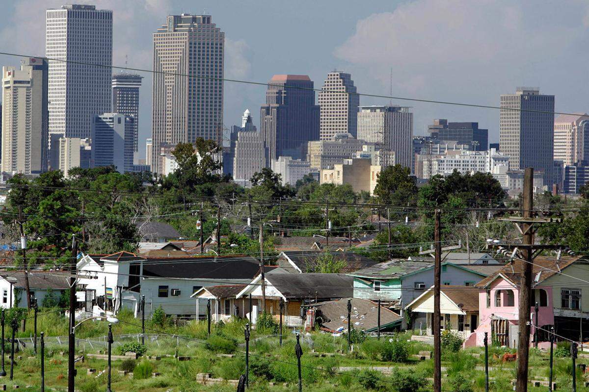 Keine US-Stadt hat zwischen 2000 und 2009 eine stärkere Bevölkerungsabwanderung erlebt wie New Orleans. Die Zahl der Einwohner ging um 26,8 Prozent auf 355.000 zurück, womit die Stadt die Newsweek-Liste "America's Dying Cities" anführt.