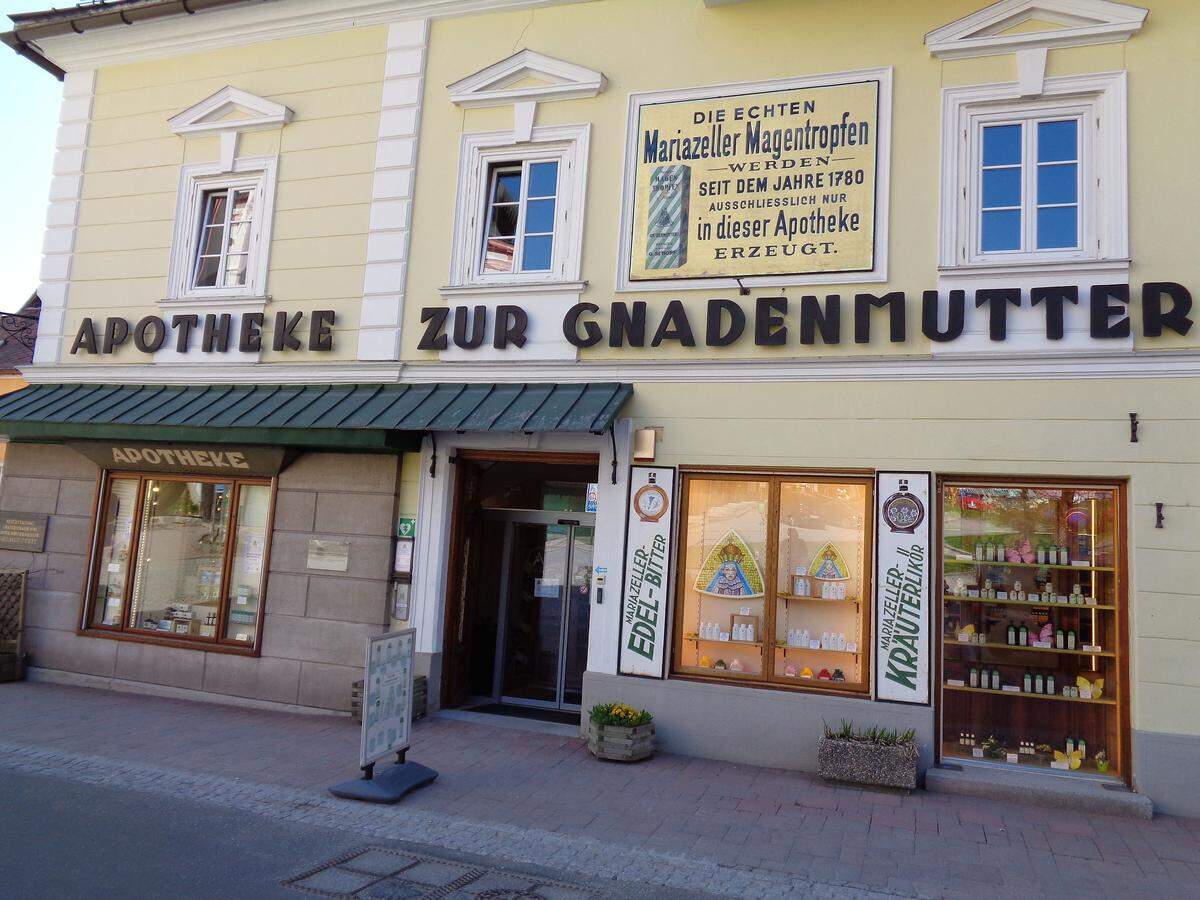 Die Apotheke am Hauptplatz 4 war füher als "Gasthaus zum Schwarzen Bären" bekannt.