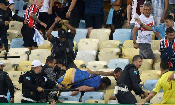 Im Stadion in Rio gerieten kam es zu Krawallen zwischen der Polizei und den Fans.