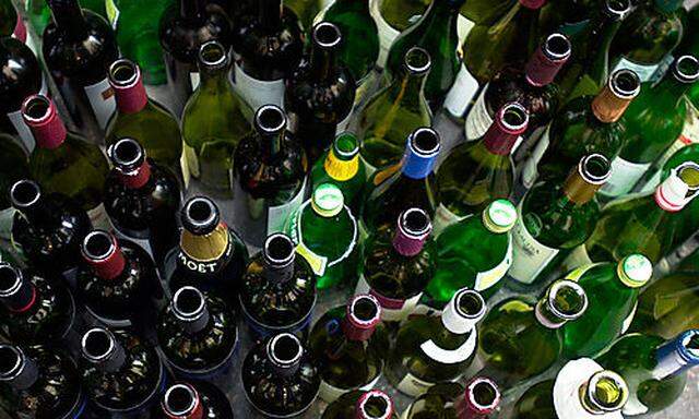 Flaschen, Glas, Alkohol, Feiern, Alkoholismus Foto: Clemens Fabry