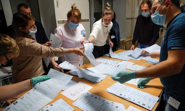Stimmenauszählung in  Tomsk
