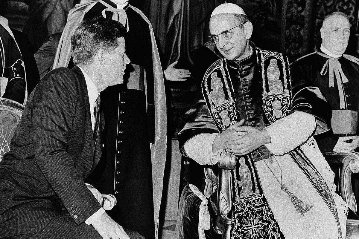 Giovanni Battista Montini setzte innerkirchlich den Reformprozess des Konzils fort und förderte eine Internationalisierung der Kurie. Als erster Papst bereiste er auch ferne Länder: Afrika, Südamerika, Asien, das Heilige Land. 1965 sprach er vor der UNO in New York.