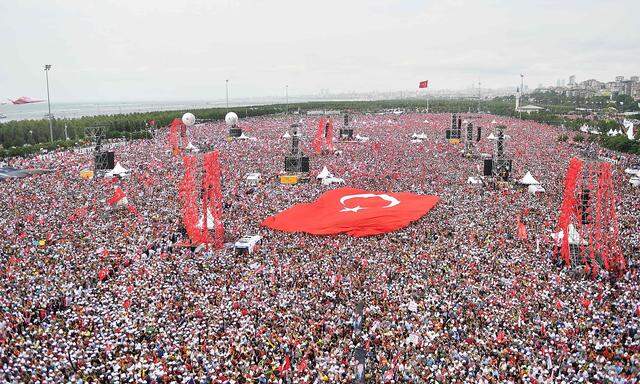 TOPSHOT-CORRECTION-TURKEY-POLITICS-ELECTIONS