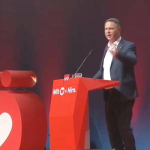 Die Bundesliste der SPÖ ist nun endgültig fix. Bei einem „kleinen Parteitag“ in Wieselburg wurde der Personalvorschlag von Parteichef Andreas Babler abgesegnet. 