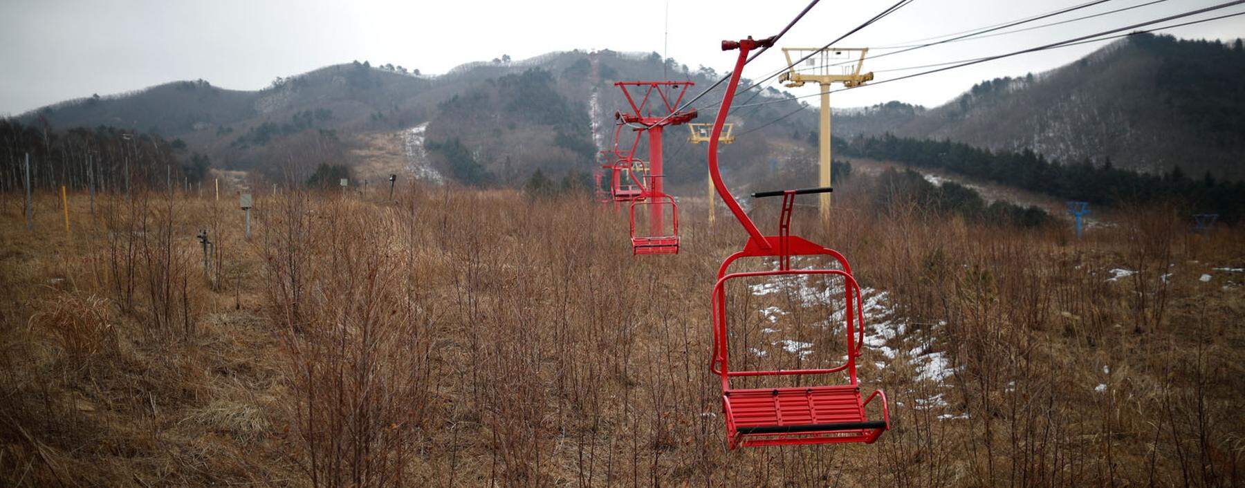 The Wider Image: South Korea´s ghost ski resort