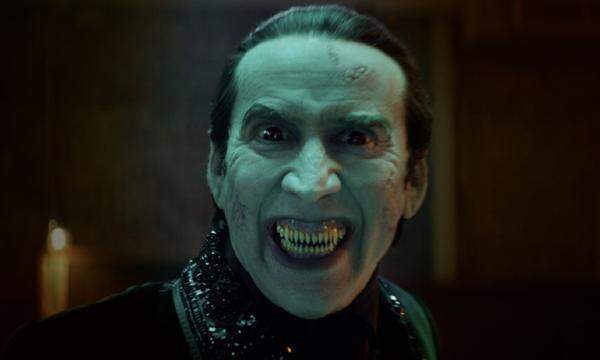 Dracula (Nicolas Cage) ist in &quot;Renfield&quot; ein ziemlich mieser Vorgesetzter.