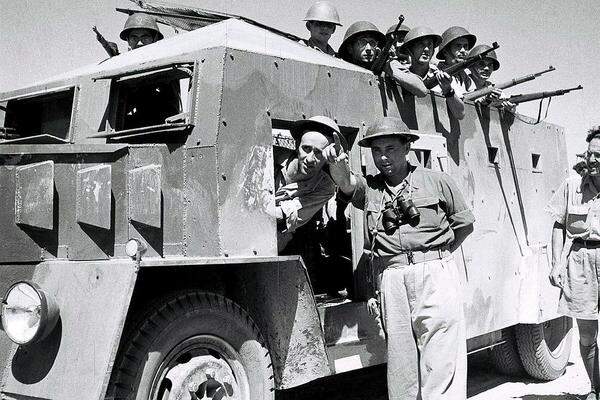 Scharon (nicht im Bild) kämpfte schon im israelischen Unabhängigkeitskrieg 1948. Damals war er Zugskommandant. Später führte er die berüchtigte Spezialeinheit 101 an, die mit Vergeltungsangriffen nach palästinensischen Attacken beauftragt war.